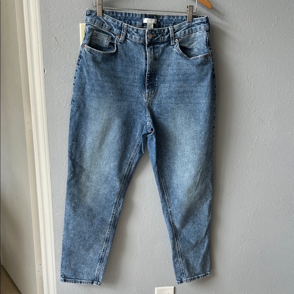 H&M TAPERED HIGH-WAIST ANKLE JEANS - Picture 2 of 8